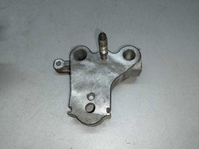 Правая подушка двигателя 1230537160 TOYOTA