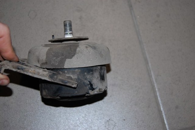 1236131080 TOYOTA Подушка (опора) двигателя левая/правая купить в Ирпень
