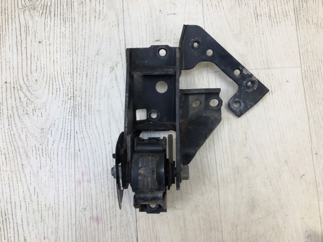 Подушка двигателя передняя 1236136130 TOYOTA