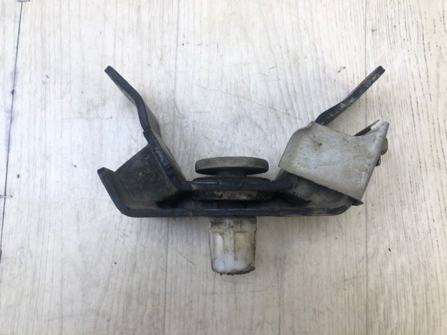 Задняя подушка двигателя 1237150150 TOYOTA