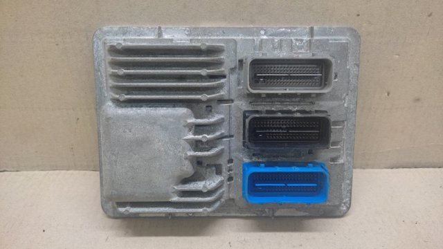 Компьютер двигателя 12668437 GM