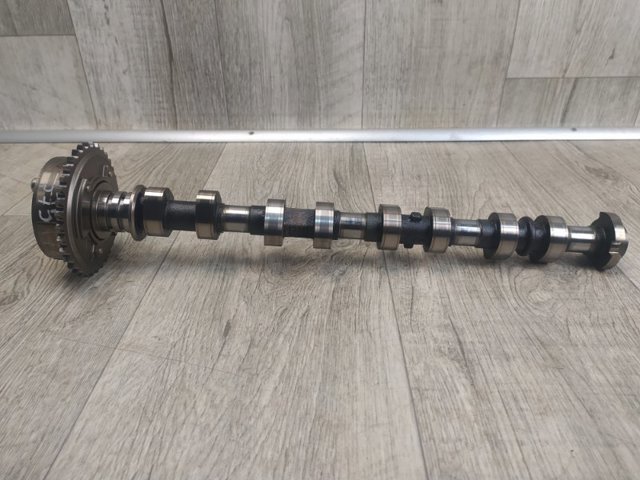 Звездочка-шестерня распредвала двигателя, правого 130500V040 TOYOTA