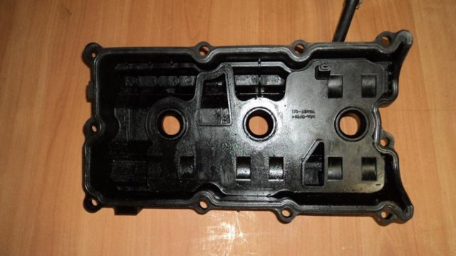 13264AM600 NISSAN Крышка клапанная правая купить в Хмельницкий