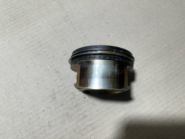 Поршень без колец 1330120020 TOYOTA