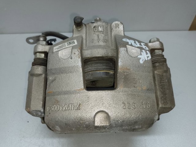 Суппорт тормозной передний правый 13507536 GM