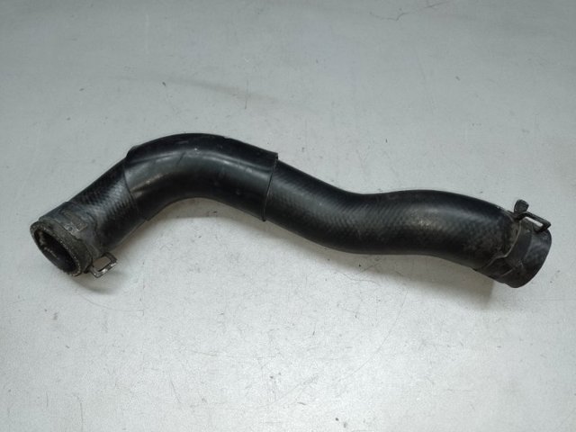 Нижний патрубок радиатора 1370B104 MITSUBISHI