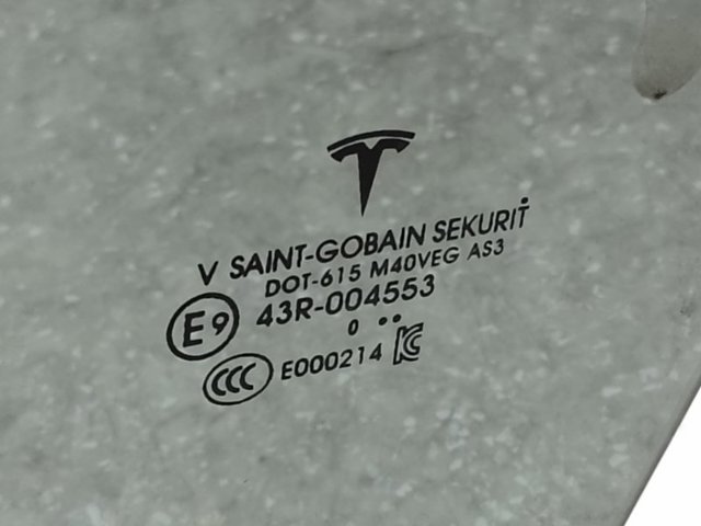 149550600B TESLA Стекло двери задней левой купить в Киев