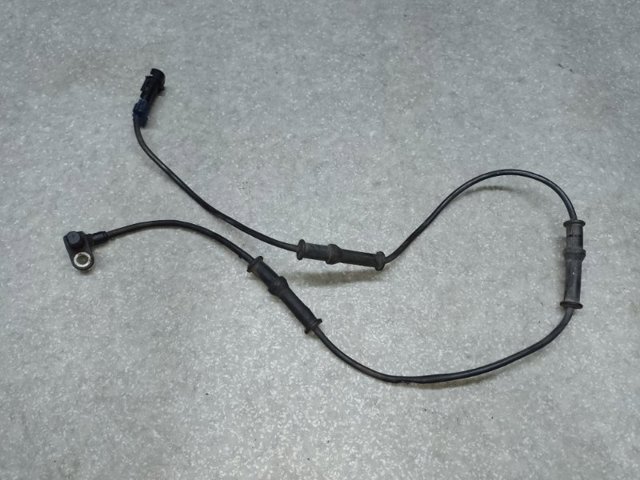Датчик АБС (ABS) передний 15874864 GM