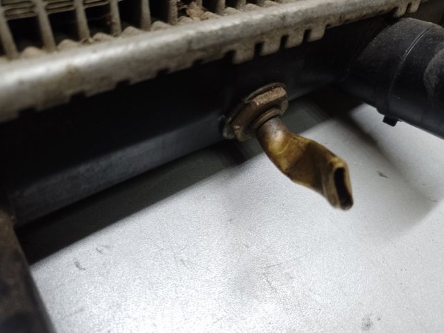 Радиатор водяной 1640038170 TOYOTA