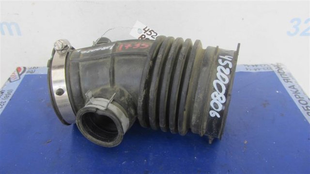 Патрубок воздушный, выход воздушного фильтра 165764CL0B NISSAN