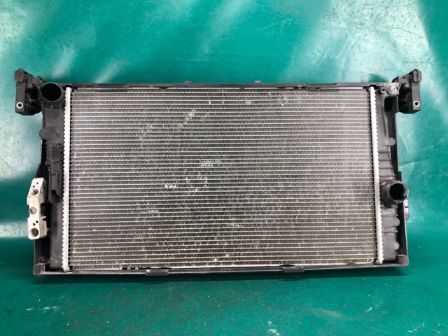 Радиатор 17118678027 BMW