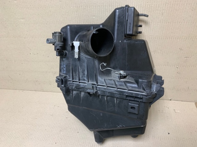 Корпус воздушного фильтра, верхняя часть 1770520120 TOYOTA