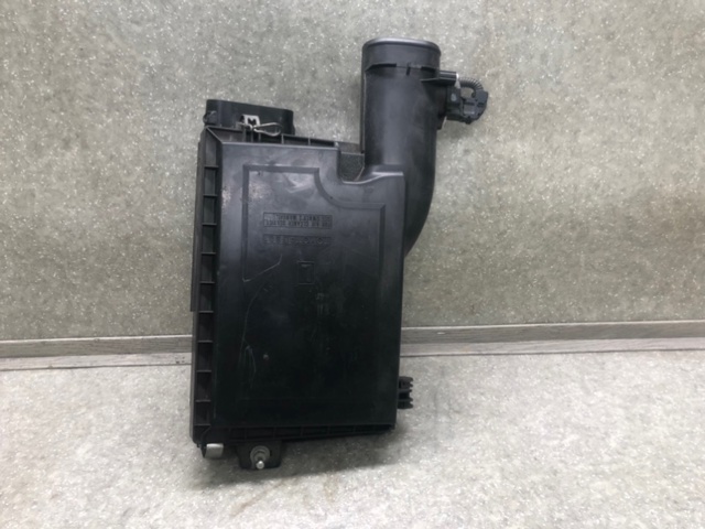 Корпус воздушного фильтра, левый 1780038012 TOYOTA