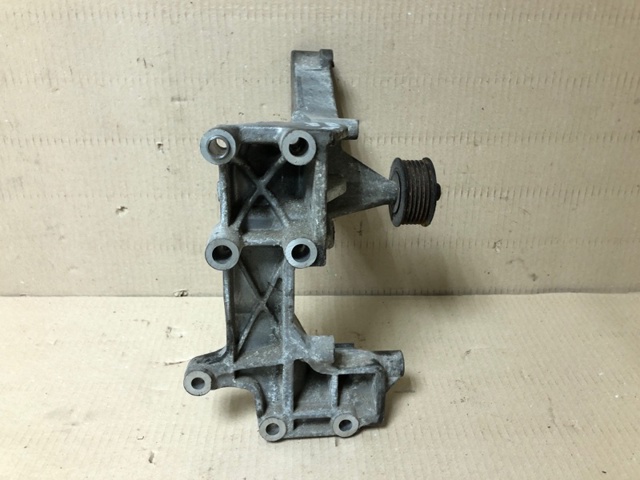 Кронштейн генератора натяжной 1801A100 MITSUBISHI