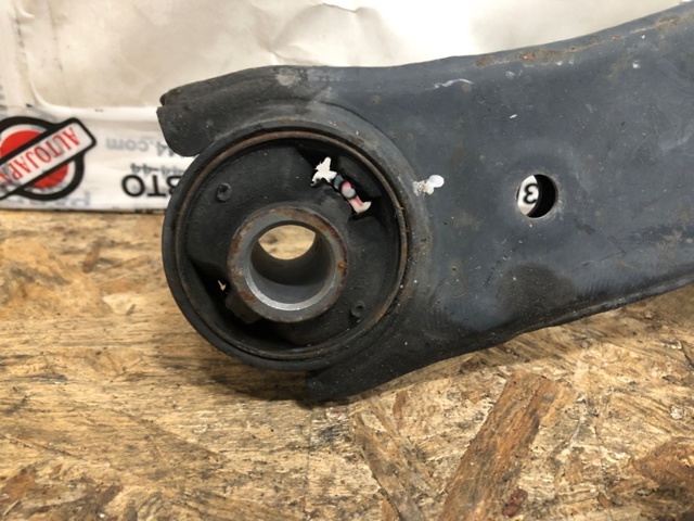 Передний нижний рычаг 20202SC002 SUBARU