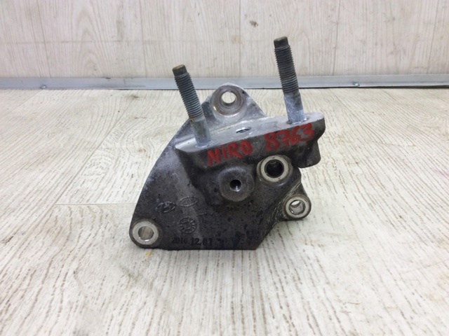 Кронштейн подушки (опоры) двигателя, правой 2167003HA0 HYUNDAI