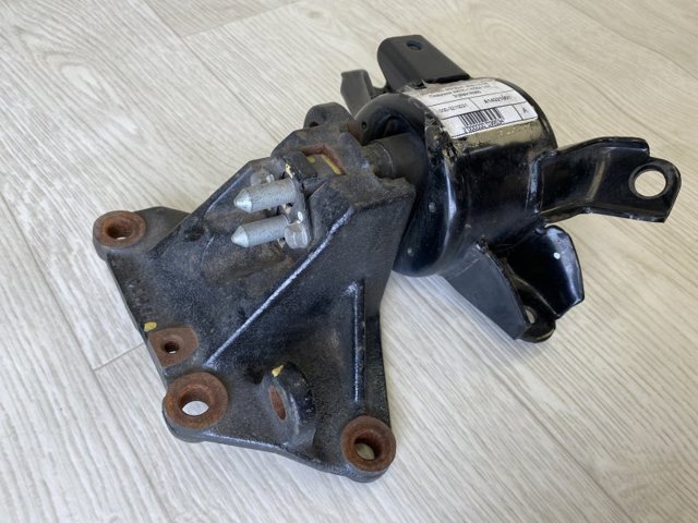 HYUNDAI 218301R200 Подушка коробки передач в наличии Украина
