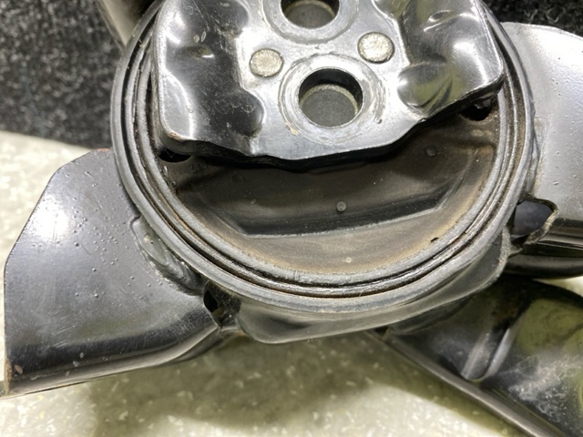 218302W000 HYUNDAI Подушка (опора) двигателя левая купить в Житомир