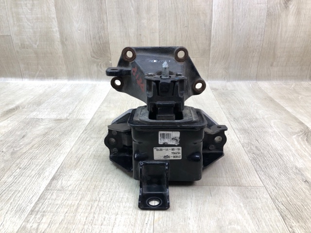 Кронштейн подушки (опоры) двигателя, левой 21830D3100 HYUNDAI