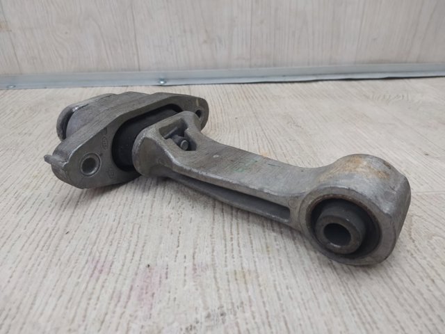 HYUNDAI 21950E6200 Передняя опора двигателя в наличии Полтава
