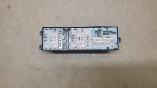 NISSAN 25401CA000 Кнопочный блок управления стеклоподъемником задний левый в наличии Черновцы