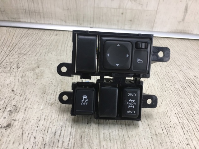 Блок управления зеркалами заднего вида, на торпедо 25570CT01B NISSAN