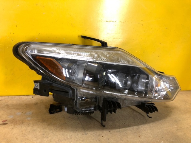 NISSAN 260101AH1B Фара правая в наличии Ровно