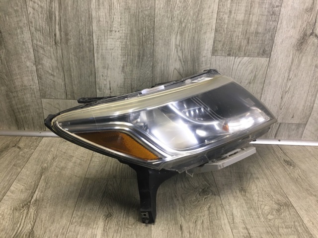 NISSAN 260103KA0A Правая фара в наличии Днепр