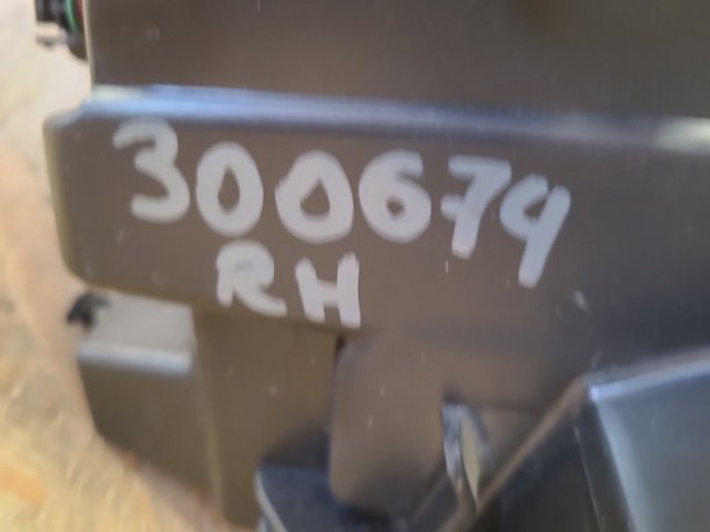 NISSAN 260103NL5A Фара правая в наличии Запорожье