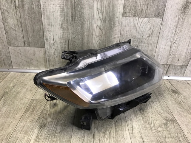 NISSAN 260104BA0A Правая фара в наличии Ровно