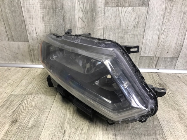 NISSAN 260104BA0A Фара правая в наличии Хмельницкий