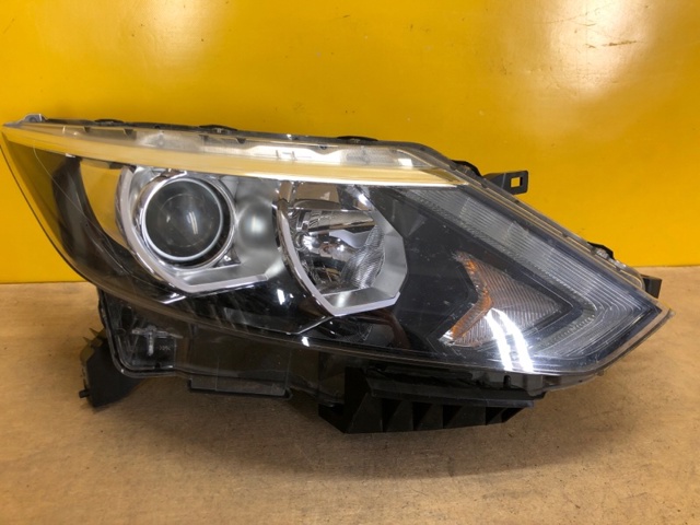 Правая блок фара 260104EH1A NISSAN