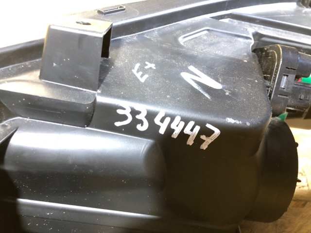 260105SH0A NISSAN Правая фара купить в Тернополь