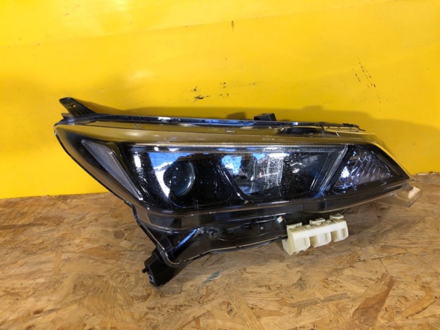 Вставка фары правой 260105SH0A NISSAN