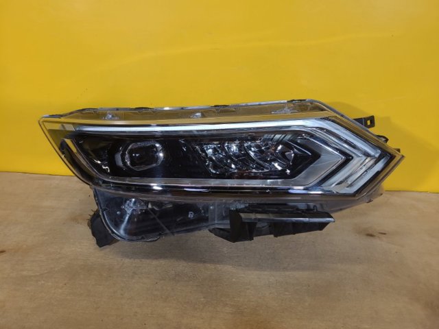 Фара правая 26010HV05B NISSAN