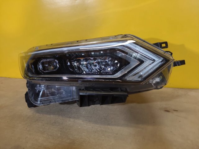 NISSAN 26010HV05B Правая фара в наличии Кривой Рог