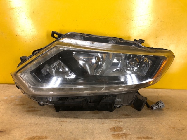 Вставка фары левой 260604CC0C NISSAN