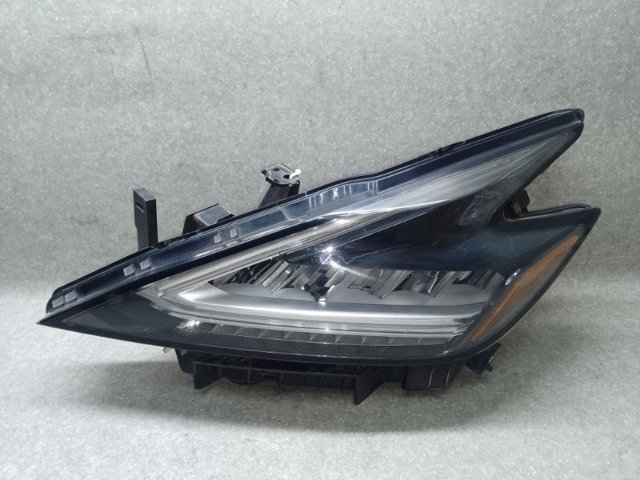 Фара левая 260609UF0D NISSAN