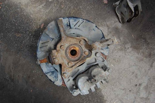 Суппорт тормозной, передний, правый 26292SA001 SUBARU