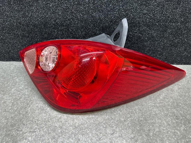 Задняя правая фара 26550ED025 NISSAN
