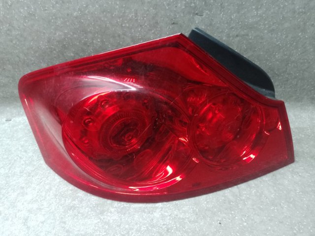 Задняя левая внешняя фара 26555JK600 NISSAN