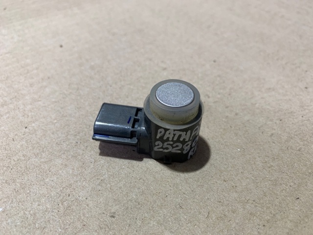 Датчик сигнализации парковки (парктроник), задний 284383SH0B NISSAN