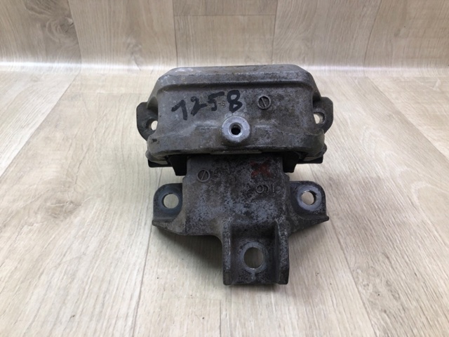 Подушка (опора) двигателя, левая 2910A127 MITSUBISHI
