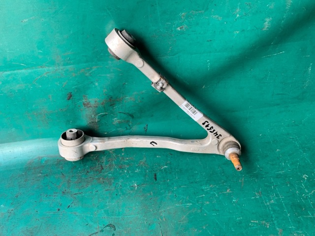 Передний нижний рычаг 31106863740 BMW