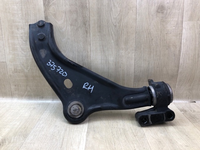 Передний нижний рычаг 31126772302 BMW