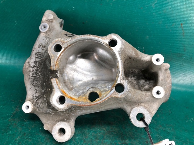 Кулак поворотный передний левый 31216792287 BMW