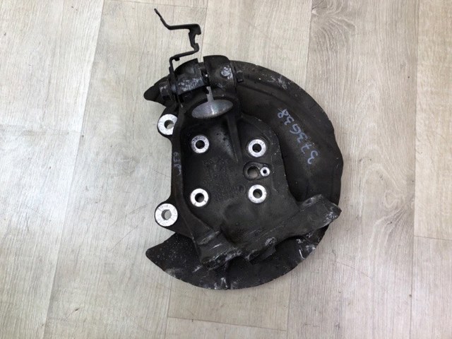 Цапфа передняя левая 31216793923 BMW