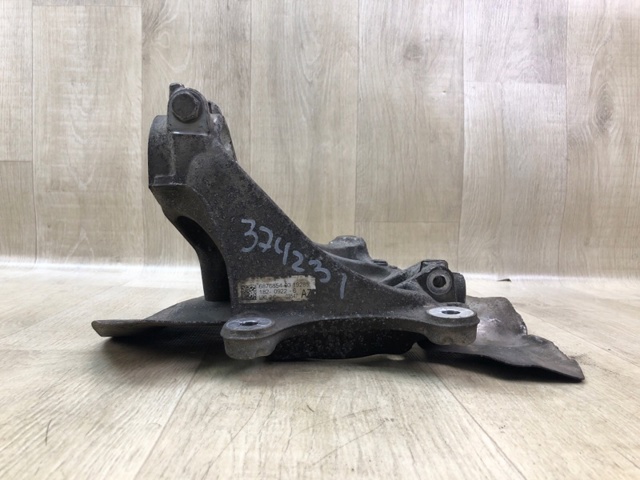 31216876854 BMW Цапфа (поворотный кулак) передний правый купить в Днепр