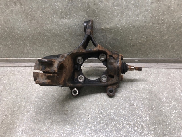 Цапфа передняя правая 31219808400 BMW
