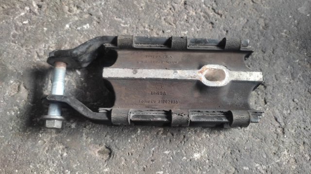 Подушка (опора) двигателя, левая 31262935 VOLVO